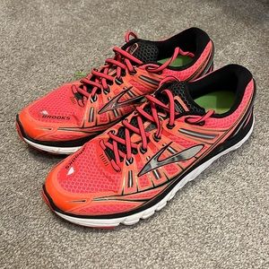 Men’s Brooks size 10